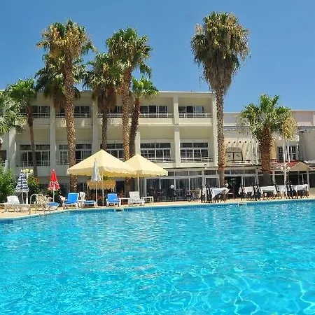 Hotel La & 4*